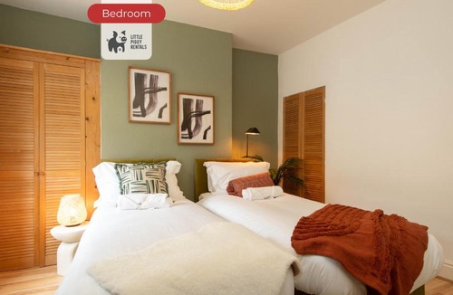 Leicester Apartment | 2 Bedroom Home with WiFi, Private Yard and Street Parking