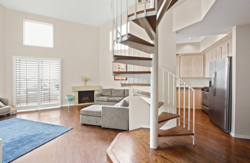 Venice Apartment | 2 Bedroom +Loft 1 block to Beach