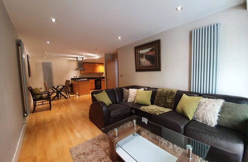 Isle of Dogs Apartment | 2 bedroom luxury waterfront apartment in Canary Wharf, London E14