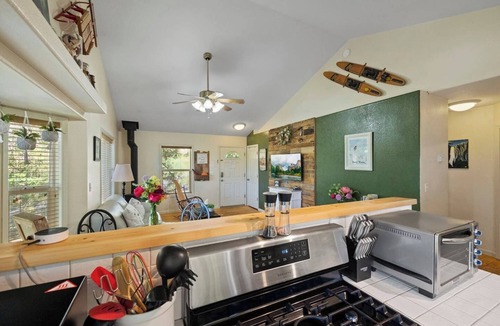 Tuolumne Cabin | 2 Bedroom Mountain Cabin with Wellness Retreat Upgrades Near Yosemite and Dodge Ridge Ski Resort