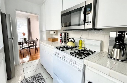 Middletown House | 2 Bedroom - Ocean View, Hot Tub, Parking - 8 Guest