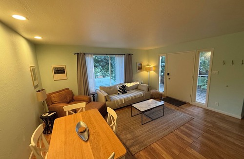 Belmont Cottage | 2 Bedroom Treehouse Cottage