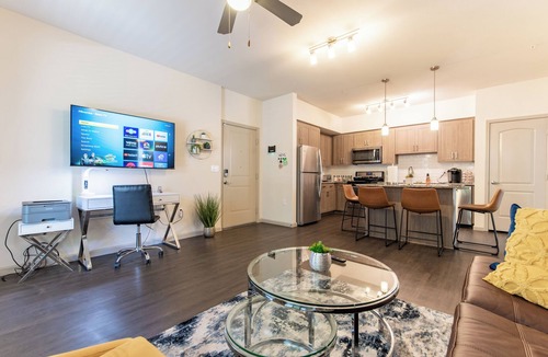 Camarillo Apartment | 2 Bedrooms ✦ Ground Floor Unit ✦ Pool ✦ Wi-Fi ✦ Gym ✦ Pack 'n Play