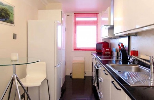 Maida Vale Apartment | 2 Bedrooms Sleeps Up To 6 Guests, Great Base To Explore London, Close To Metro
