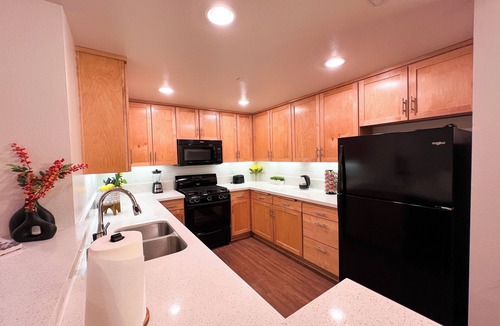 Encino Apartment | 2 BR Oasis w/Serene Views in Encino/W/D, Parking