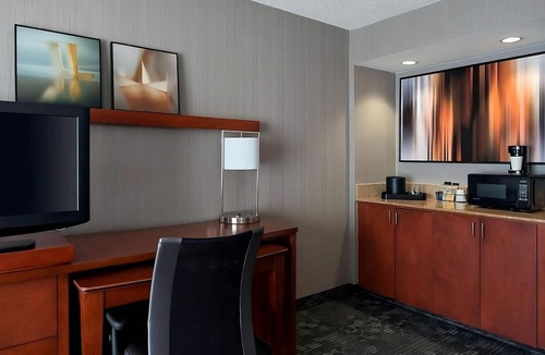 Torrance Hotel | 2 Classy Pet Friendly Units, Outdoor Pool, Free Parking, Near Beach!