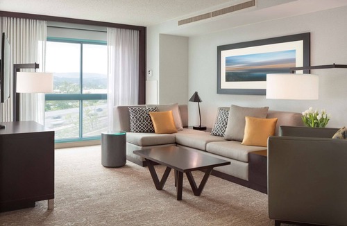 Burlingame Hotel | 2 Connecting Suites at a 4⭐️ Hotel