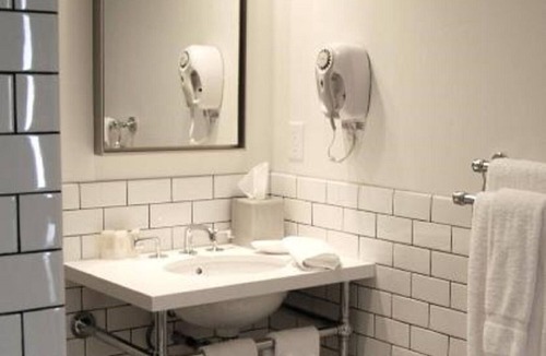 East Hollywood House | 2 Convenient Rooms Near Hollywood Museum, w/Parking, Pets are Welcome!
