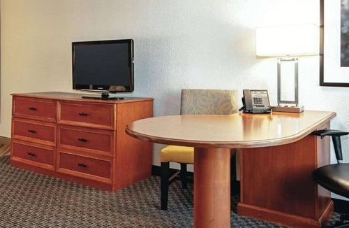 Guasti House | 2 Double Beds Deluxe Rm at La Quinta Inn & Suites by Wyndham Ontario Airport