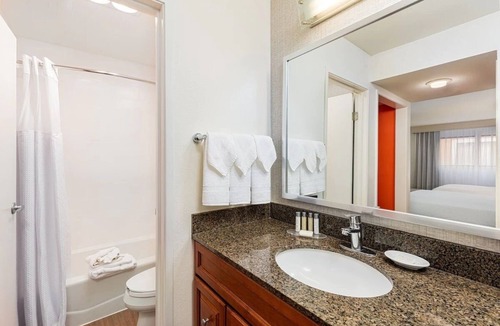 Anaheim Resort Hotel | 2 Family-Friendly Full Apartments w/Cozy Fireplace and Full Kitchen - Parking