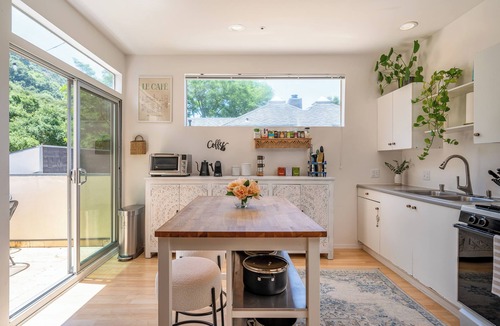 Calabasas Apartment | 2 Gorgeous Apartments for the Price of 1: Comfy beds, Fireplace, Mountain View