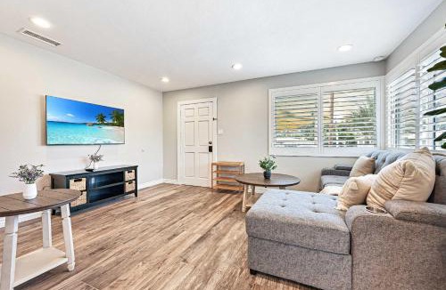 Linda Vista House | 2 Homes in 1 Sleeps 18 10 Min to Zoo and Beach