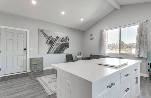 Escondido Apartment | 2 Mi to Downtown Escondido: Apt w/Balconies