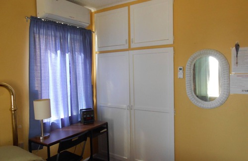 Sun Valley Bed & Breakfast | 2 Miles Burbank Airport & Amtrak, 6-7 Miles Universal City, 10 Miles Hollywood