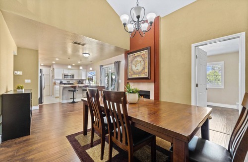 Palmdale House | 2 min to Hospital! Dreamy Desert Oasis 4B/3B Palmdale Hilltop Retreat