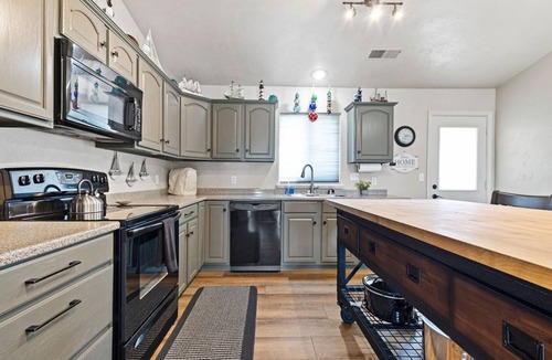 Crescent City House | 2 minutes to the beach!