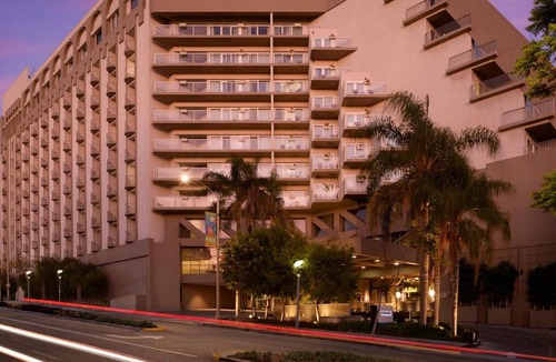 Ocean Park House | 2 Plush Rooms with Pool/Cabana, Bar - Near Vibrant Beach Life