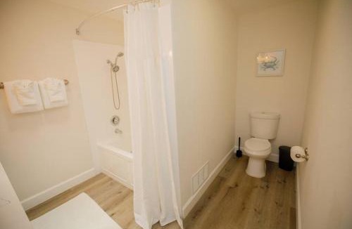 Mira Mesa House | 2 private masters, new beds & furniture, sleeps 12