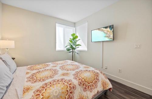 Wilshire Montana Apartment | 2 Santa Monica Beach Walking