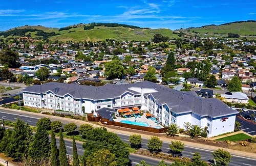 Vallejo Hotel | 2-Star Hotel ∙ Hampton Inn Discovery Kingdom Napa Gateway