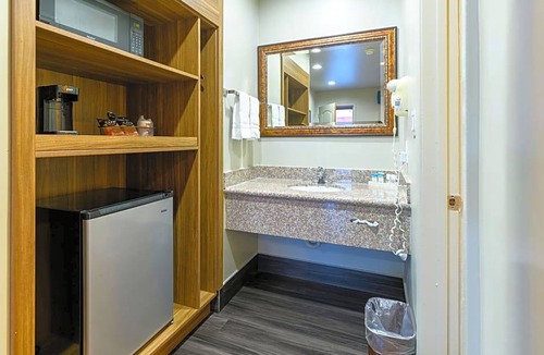 Brea Hotel | 2-Star Hotel ∙ Hyland Motel Brea