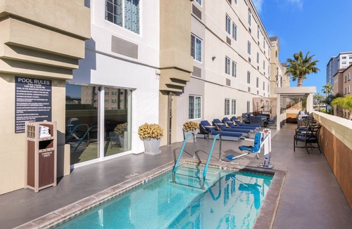 Anaheim Resort House | 2 Studio Suites with Full Kitchens! Adjacent to Disneyland Resort! Shuttle, Pool