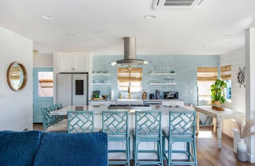 El Porto House | 2 Units - 2 Blocks2Beach - Ocean Views - PoolTable