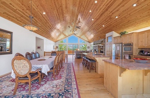 South Lake Tahoe House | #20-0594 - 7 bedroom Chiapa Estate W/Indoor Pool Movie Theater High Speed Wifi
