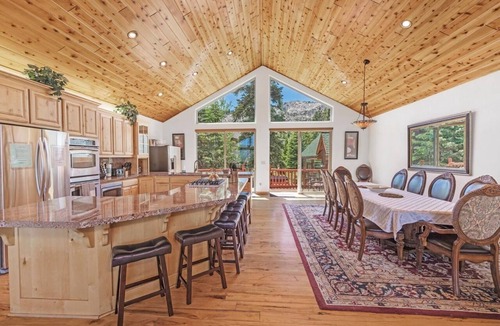 South Lake Tahoe House | #20-0594 - 7 bedroom Chiapa Estate W/Indoor Pool Movie Theater High Speed Wifi