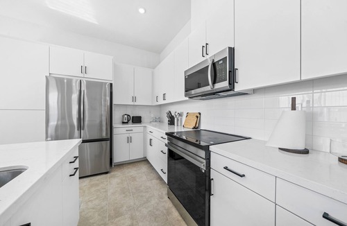 Ontario House | 20% OFF Monthly & Fully Furnished & Modern Design