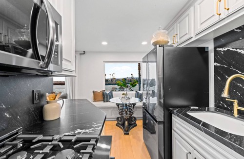 Hollywood House | 20% Off Oct 16-18! Steps To Sand, Private Hot Tub
