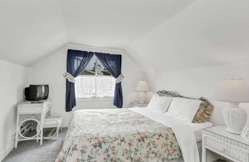 Balboa Island House | 201 Amethyst Avenue