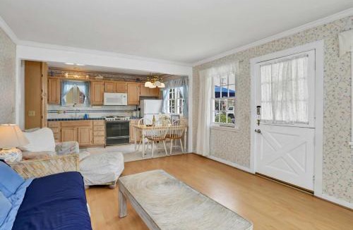Balboa Island House | 201 Amethyst Avenue