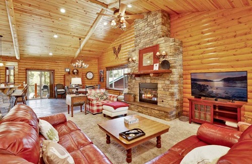 Eagle Mountain Estates Cabin | 203 m² Cabin ∙ 3 bedrooms ∙ 6 guests
