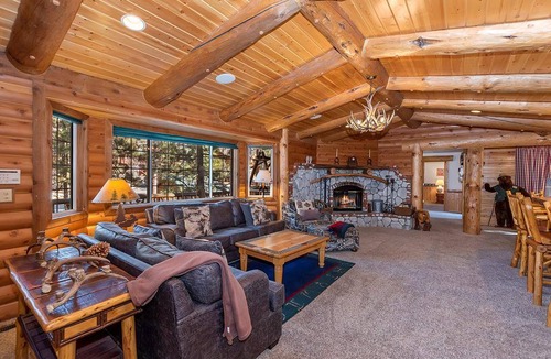 Eagle Mountain Estates Cabin | 203 m² Cabin ∙ 4 bedrooms ∙ 11 guests