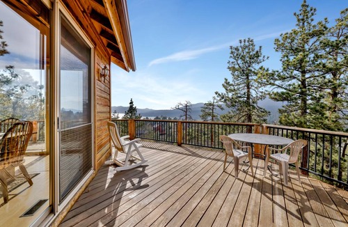 Castle Glen Estates Cabin | 206 m² Cabin ∙ 3 bedrooms ∙ 8 guests