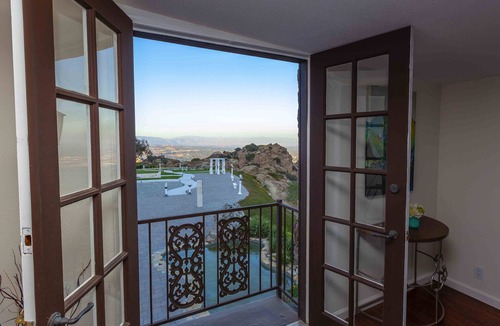 Chatsworth House | 21+ Acre Private Retreat with Breathtaking Views of Los Angeles
