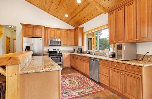 Castle Glen Estates Cabin | 223 m² Cabin ∙ 3 bedrooms ∙ 10 guests