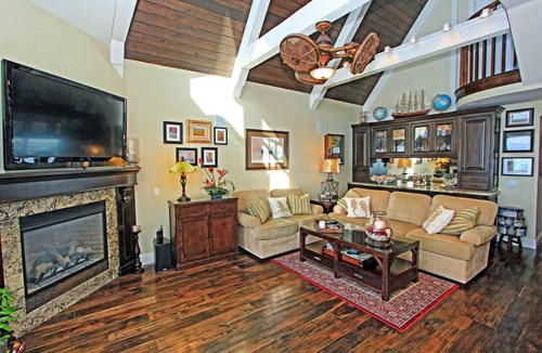 Santa Ana Heights House | 223 m² House ∙ 4 bedrooms ∙ 8 guests