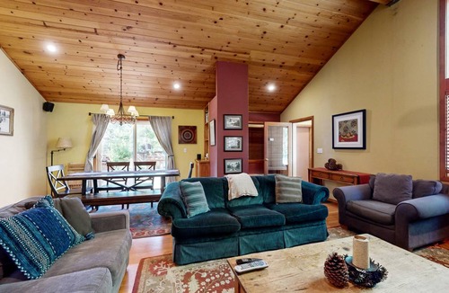 Comstock Acres Cabin | 225 m² Cabin ∙ 4 bedrooms ∙ 10 guests