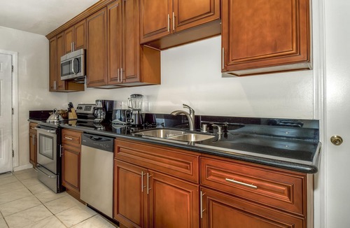 Anaheim Resort House | 2250 sqft Spacious 4Bd/3BTh House, 20 Mins Walk To Disneyland, Fireworks view!