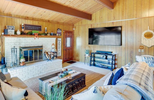 Crestline House | 227 m² House ∙ 5 bedrooms ∙ 11 guests