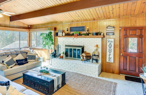 Crestline House | 227 m² House ∙ 5 bedrooms ∙ 11 guests