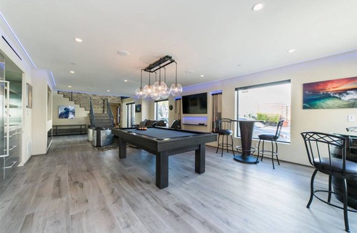 Balboa Peninsula House | 232 m² House ∙ 5 bedrooms ∙ 11 guests