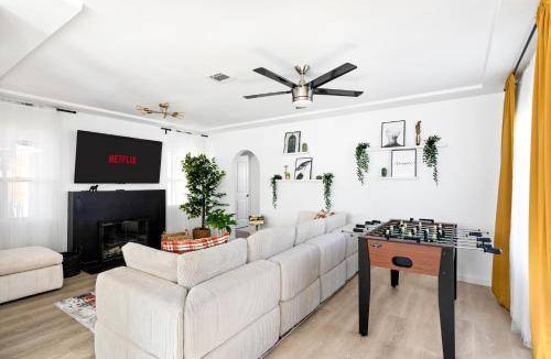 North Hollywood House | 232 m² House ∙ 3 bedrooms ∙ 8 guests