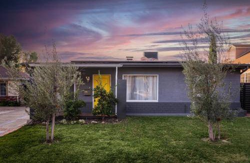 North Hollywood House | 232 m² House ∙ 3 bedrooms ∙ 8 guests