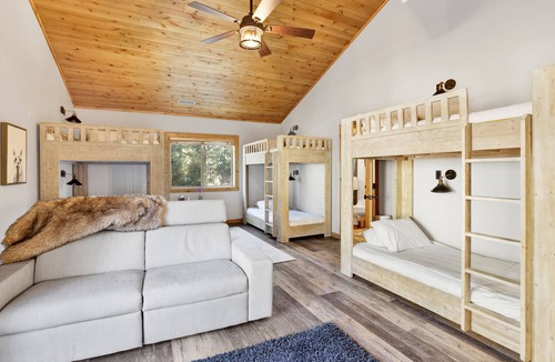Eagle Mountain Estates Cabin | 2352-gold Rush Lodge 5 Bedroom Cabin by RedAwning