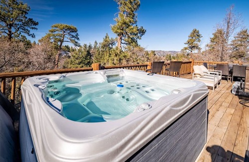 Upper Moonridge House | 239 m² House ∙ 3 bedrooms ∙ 8 guests
