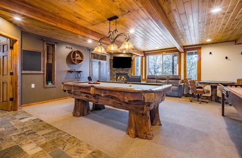 Upper Moonridge House | 239 m² House ∙ 3 bedrooms ∙ 8 guests