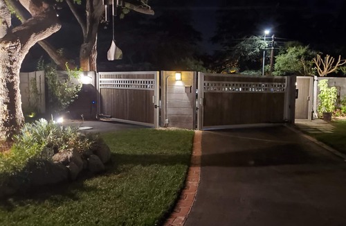 Northridge House | 24/7check-in+ Hi speed WI- FI+ Private Bath+ Kitchenette+ Wash & Dry +Parking